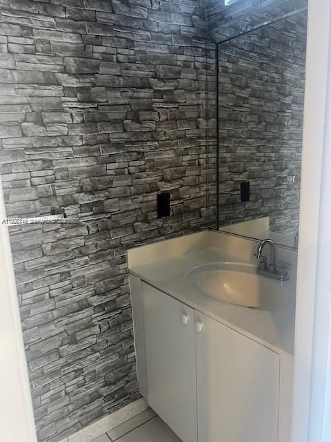 В аренду: $2,000 (2 спален, 1 ванн, 868 Квадратных фут)