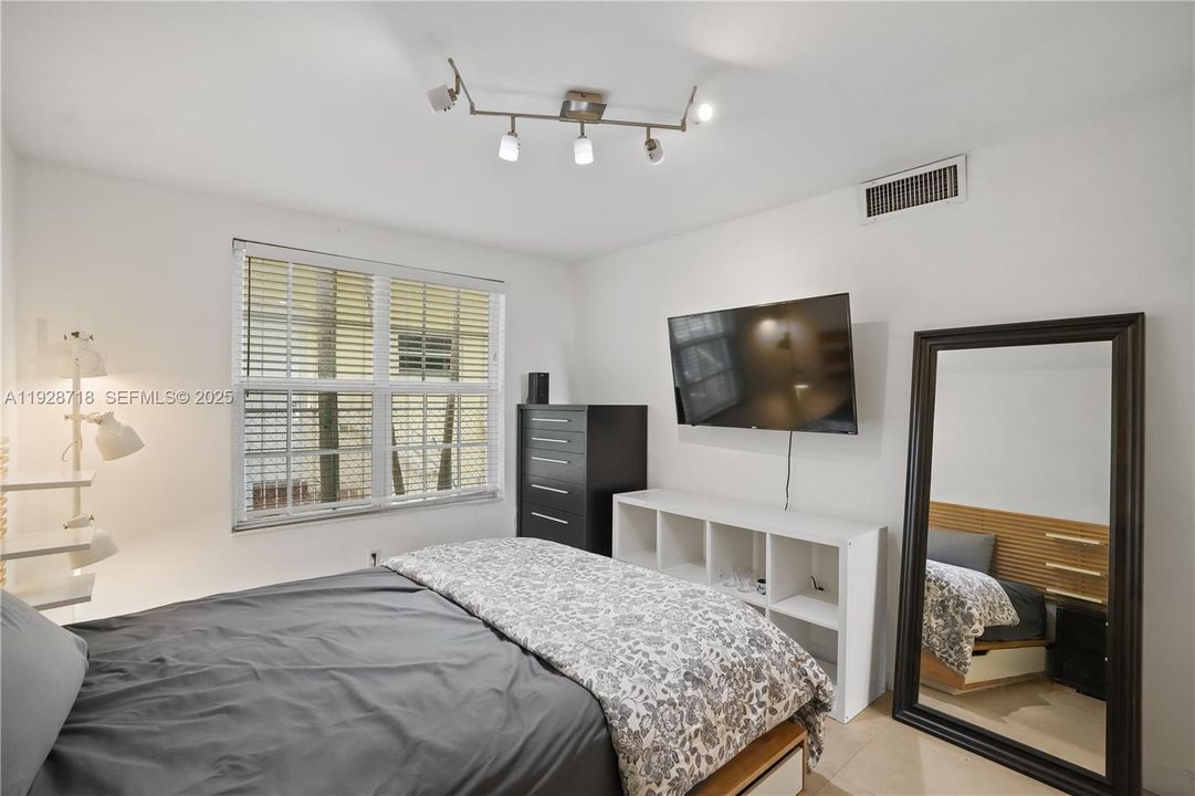 En Venta: $330,000 (2 camas, 1 baños, 585 Pies cuadrados)