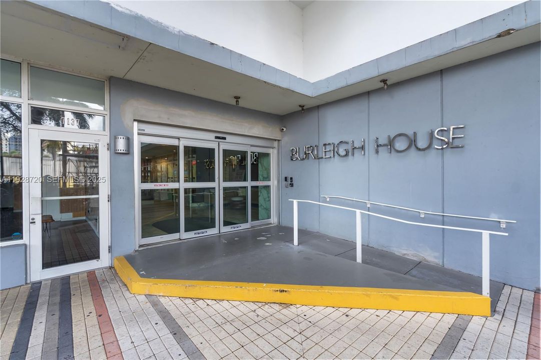 出租: $2,500 (1 贝兹, 2 浴室, 912 平方英尺)