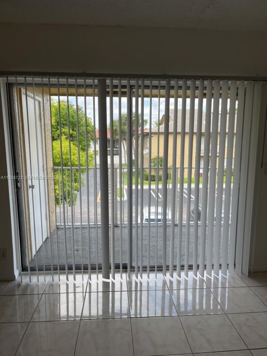 В аренду: $2,300 (3 спален, 2 ванн, 950 Квадратных фут)