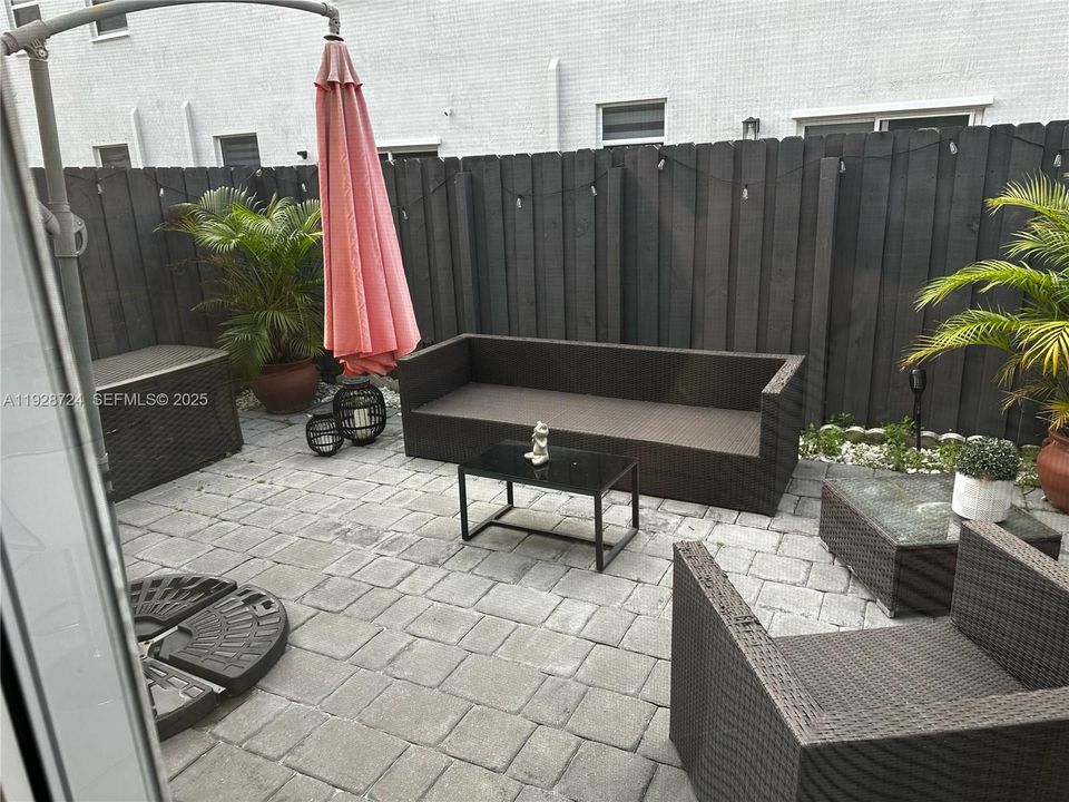 For Rent: $2,900 (3 beds, 2 baths, 1331 Square Feet)