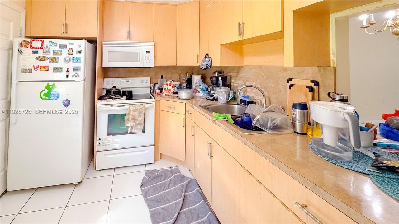 For Sale: $215,000 (2 beds, 2 baths, 1156 Square Feet)