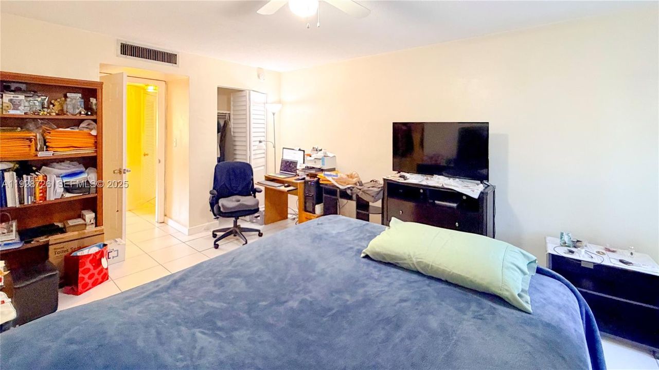 For Sale: $215,000 (2 beds, 2 baths, 1156 Square Feet)