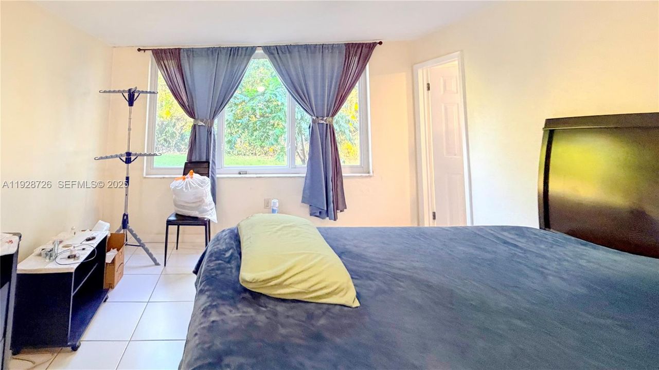 For Sale: $215,000 (2 beds, 2 baths, 1156 Square Feet)