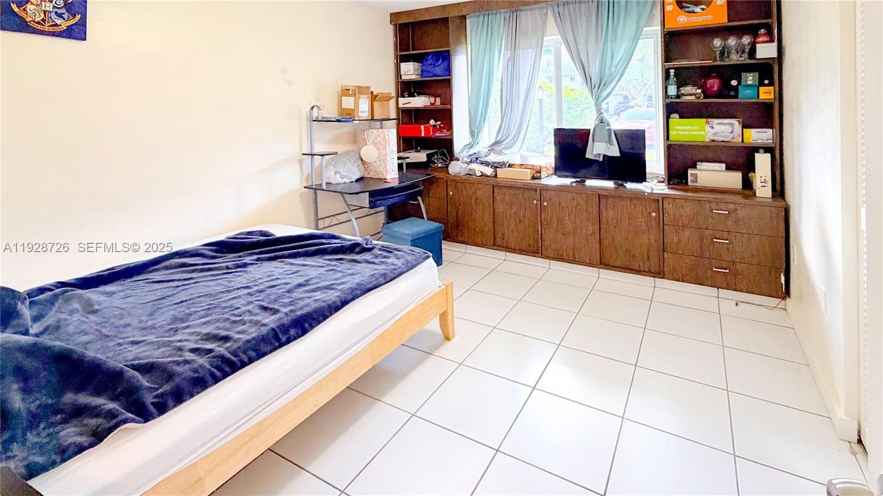 For Sale: $215,000 (2 beds, 2 baths, 1156 Square Feet)