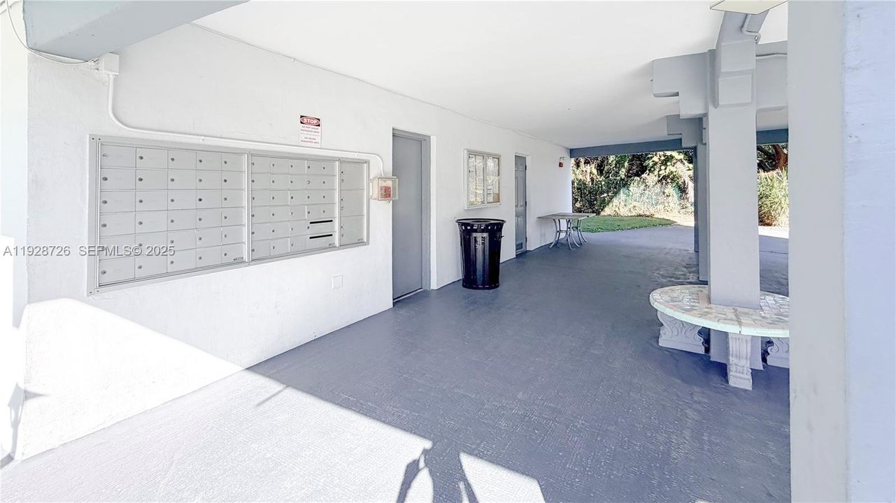 For Sale: $215,000 (2 beds, 2 baths, 1156 Square Feet)