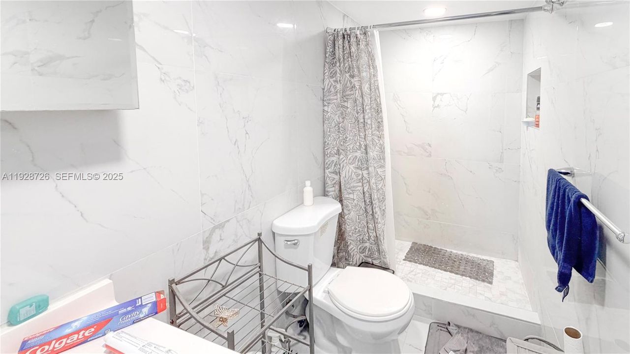 For Sale: $215,000 (2 beds, 2 baths, 1156 Square Feet)