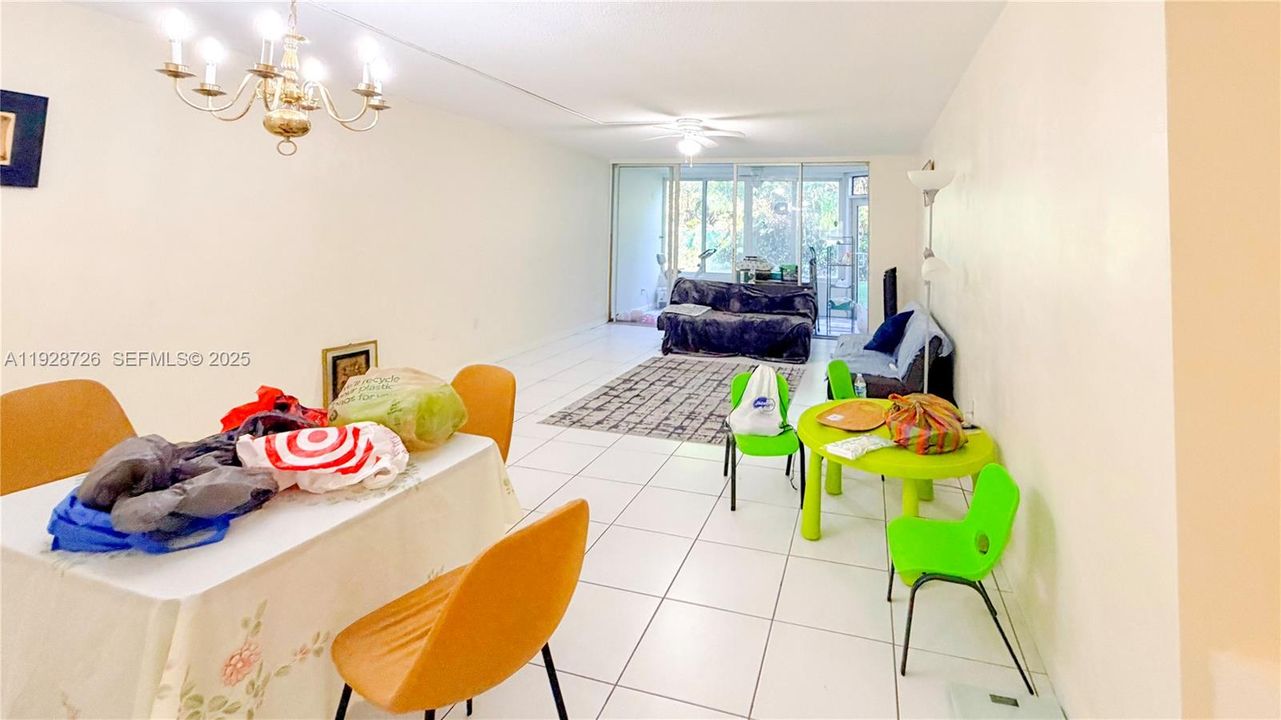 For Sale: $215,000 (2 beds, 2 baths, 1156 Square Feet)