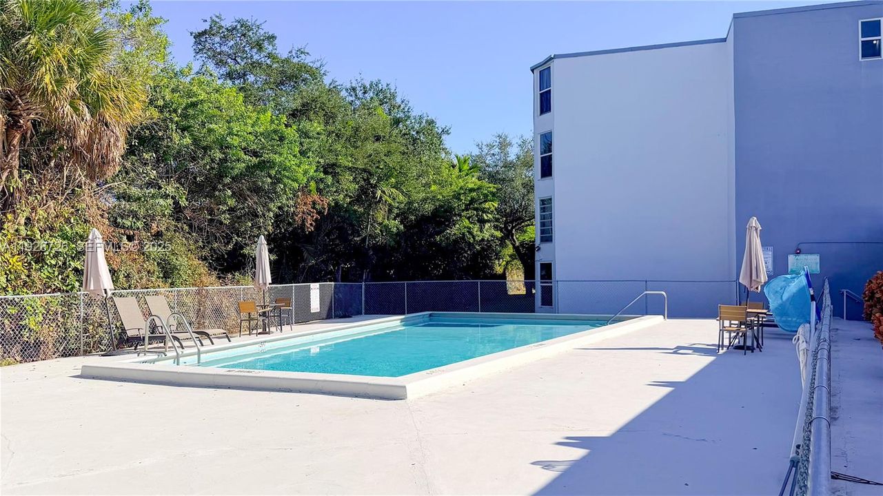 For Sale: $215,000 (2 beds, 2 baths, 1156 Square Feet)