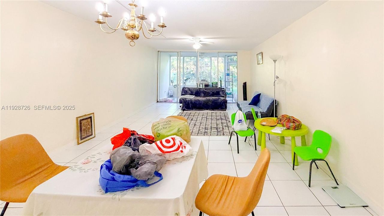 For Sale: $215,000 (2 beds, 2 baths, 1156 Square Feet)