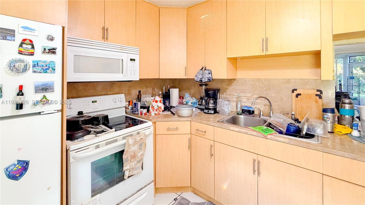 For Sale: $215,000 (2 beds, 2 baths, 1156 Square Feet)