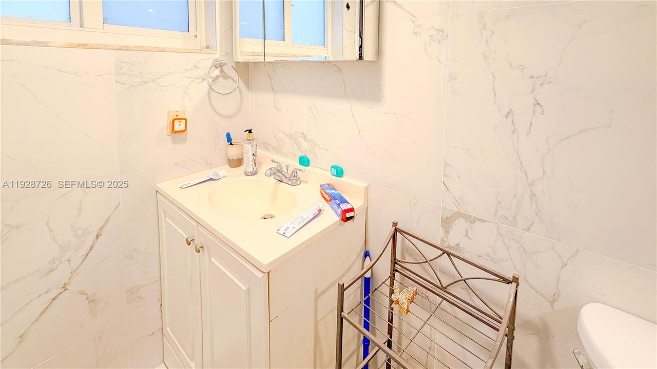 For Sale: $215,000 (2 beds, 2 baths, 1156 Square Feet)