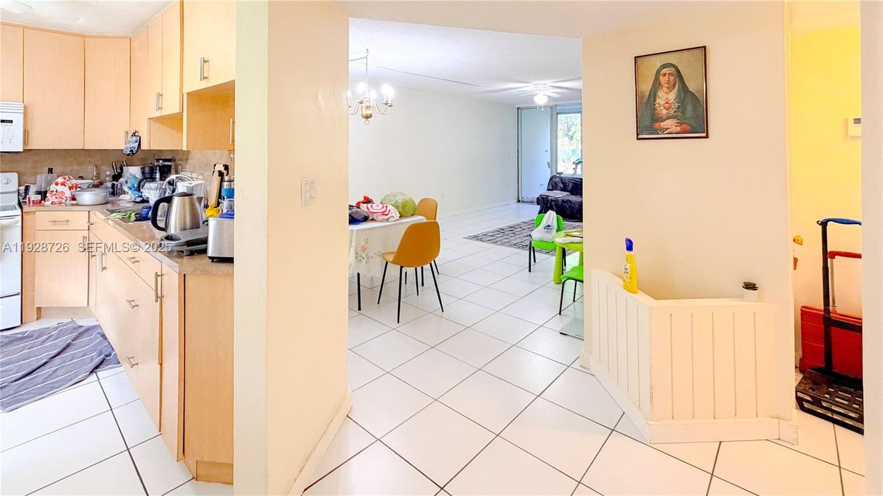 For Sale: $215,000 (2 beds, 2 baths, 1156 Square Feet)