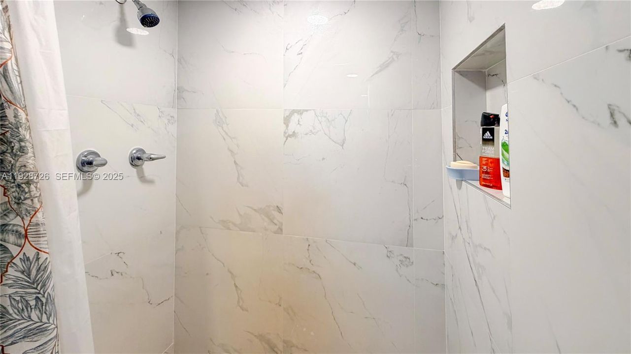 For Sale: $215,000 (2 beds, 2 baths, 1156 Square Feet)