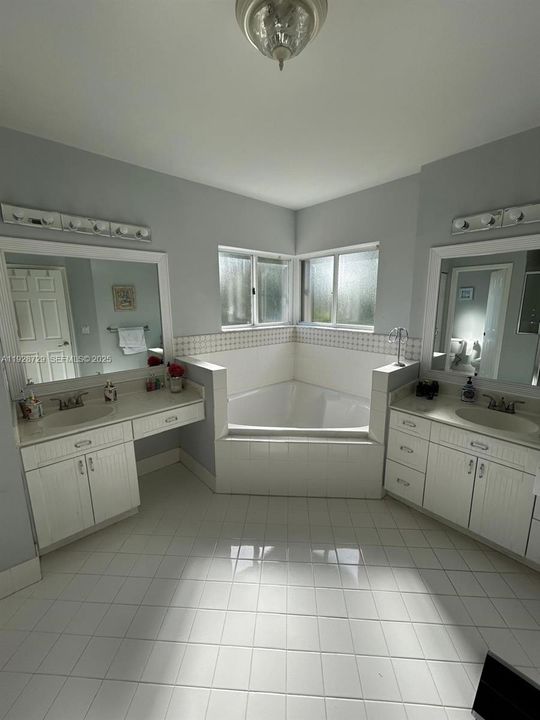 На продажу: $1,120,000 (5 спален, 3 ванн, 2569 Квадратных фут)