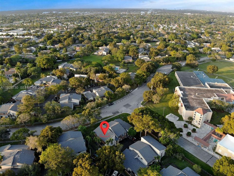 Под контрактом: $370,000 (2 спален, 1 ванн, 1100 Квадратных фут)