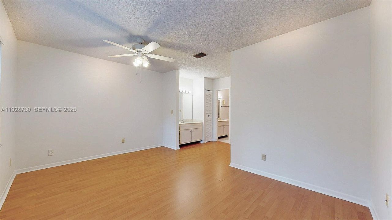 For Sale: $370,000 (2 beds, 1 baths, 1100 Square Feet)