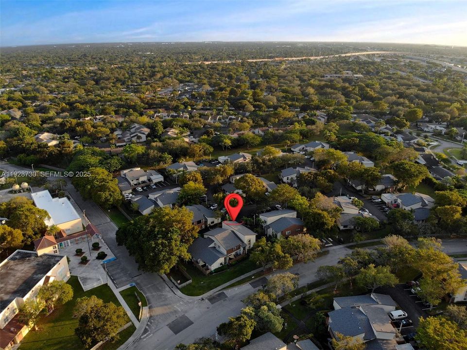 Под контрактом: $370,000 (2 спален, 1 ванн, 1100 Квадратных фут)