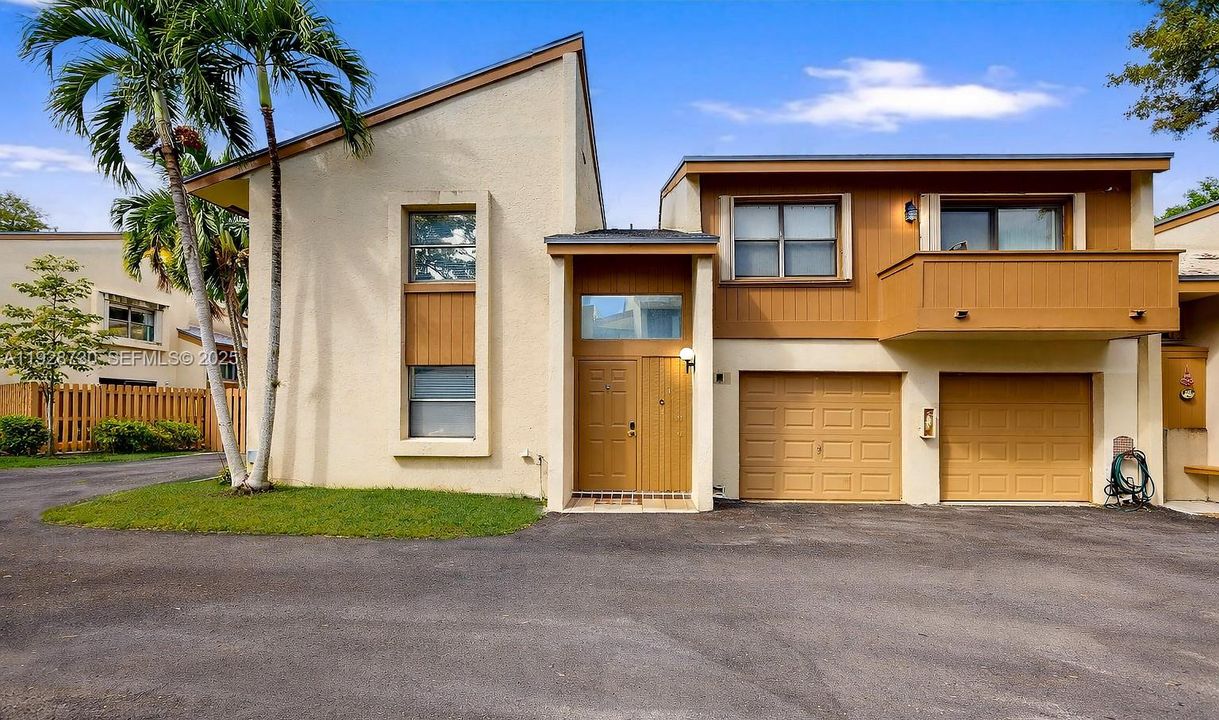 For Sale: $370,000 (2 beds, 1 baths, 1100 Square Feet)