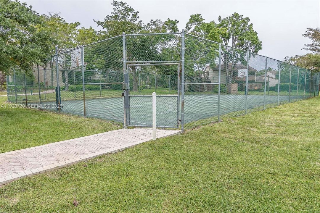 For Sale: $370,000 (2 beds, 1 baths, 1100 Square Feet)