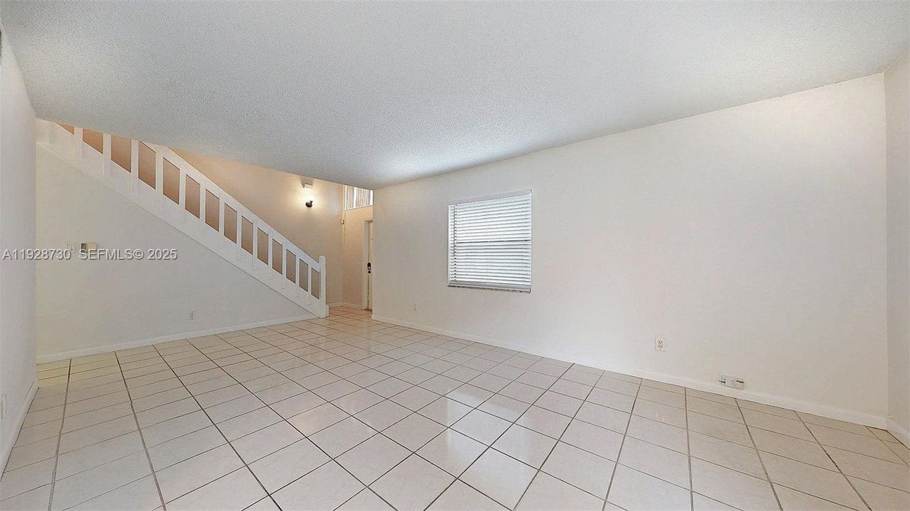 For Sale: $370,000 (2 beds, 1 baths, 1100 Square Feet)