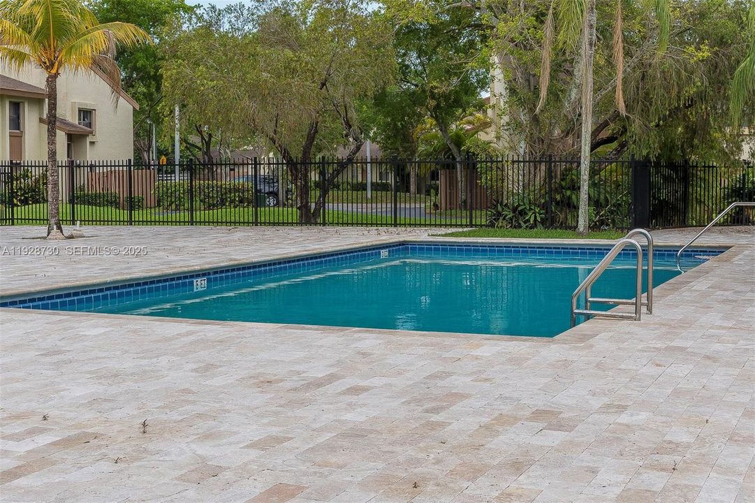 For Sale: $370,000 (2 beds, 1 baths, 1100 Square Feet)