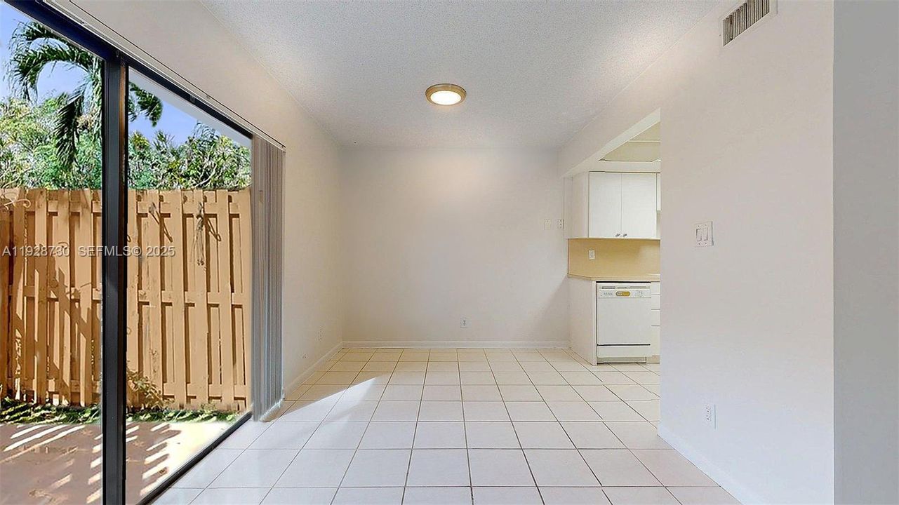 For Sale: $370,000 (2 beds, 1 baths, 1100 Square Feet)