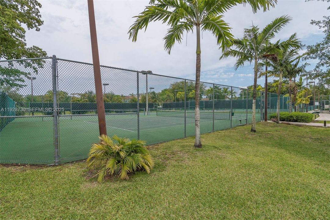 For Sale: $370,000 (2 beds, 1 baths, 1100 Square Feet)