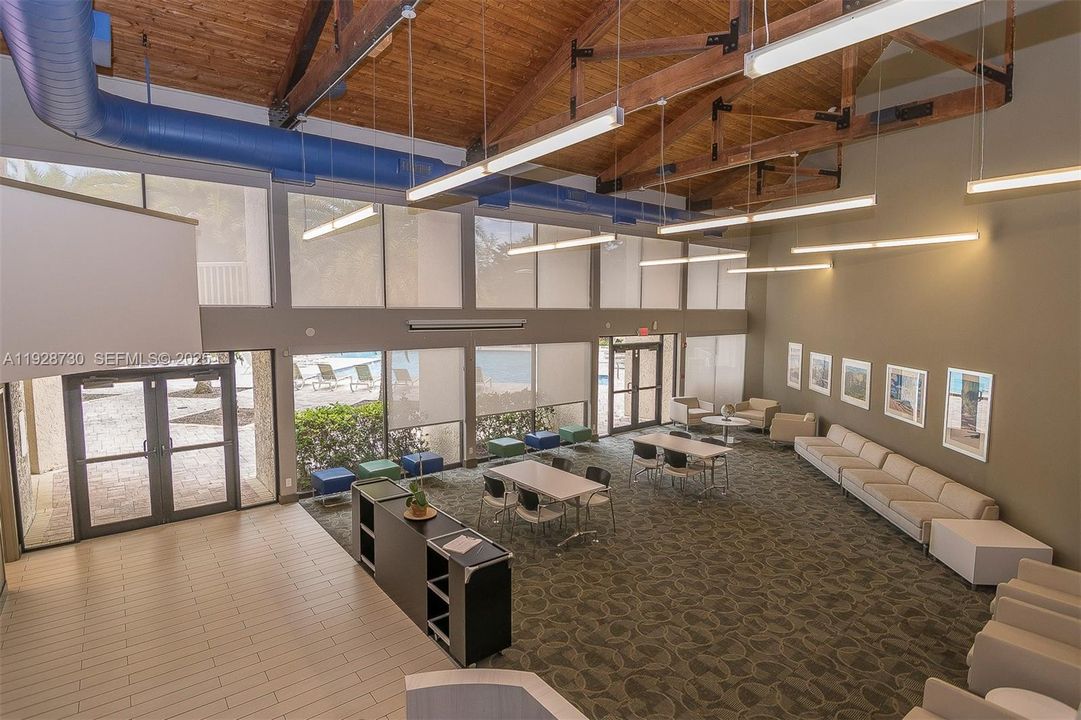 For Sale: $370,000 (2 beds, 1 baths, 1100 Square Feet)