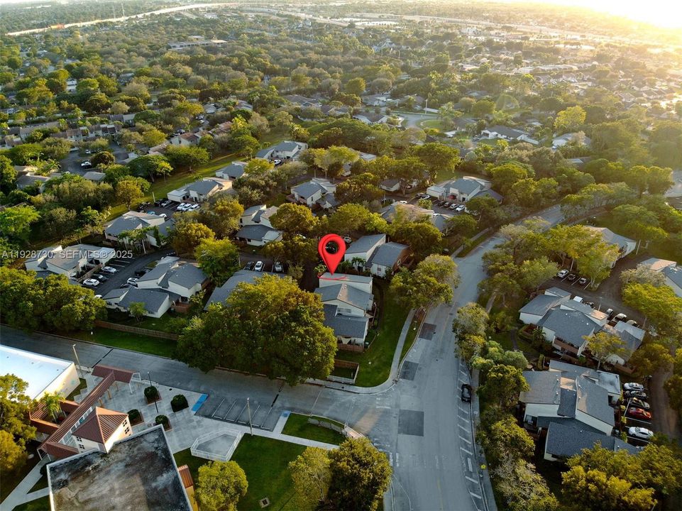 Под контрактом: $370,000 (2 спален, 1 ванн, 1100 Квадратных фут)