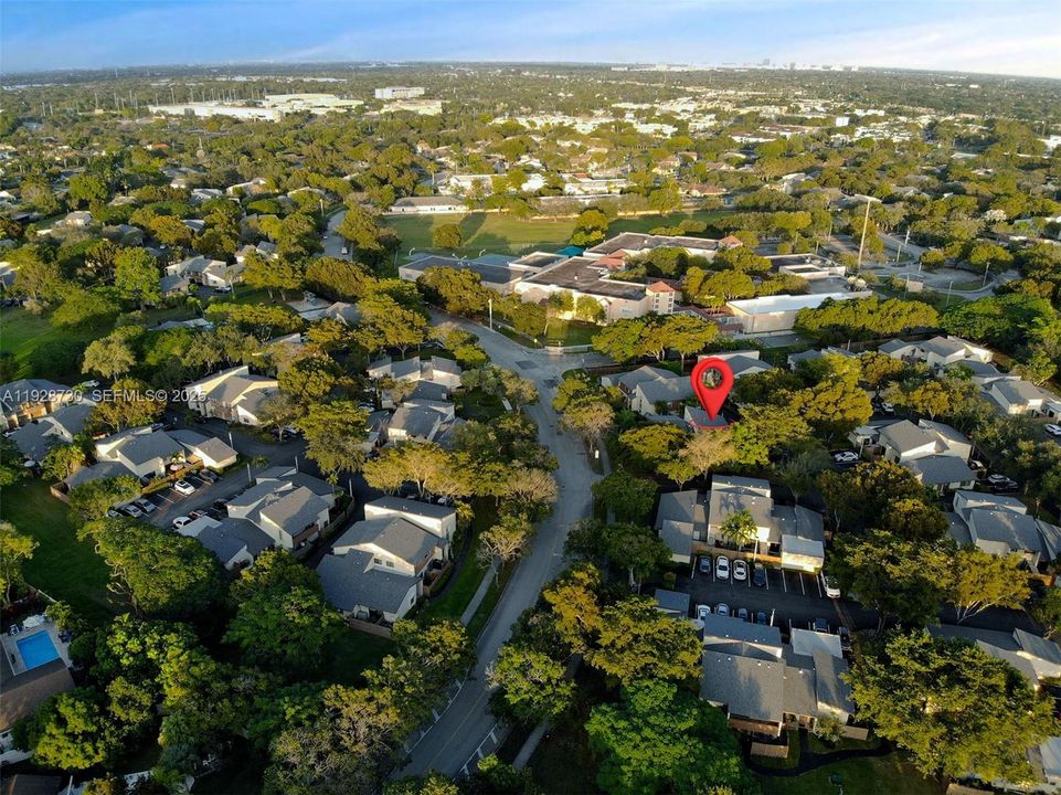 Под контрактом: $370,000 (2 спален, 1 ванн, 1100 Квадратных фут)