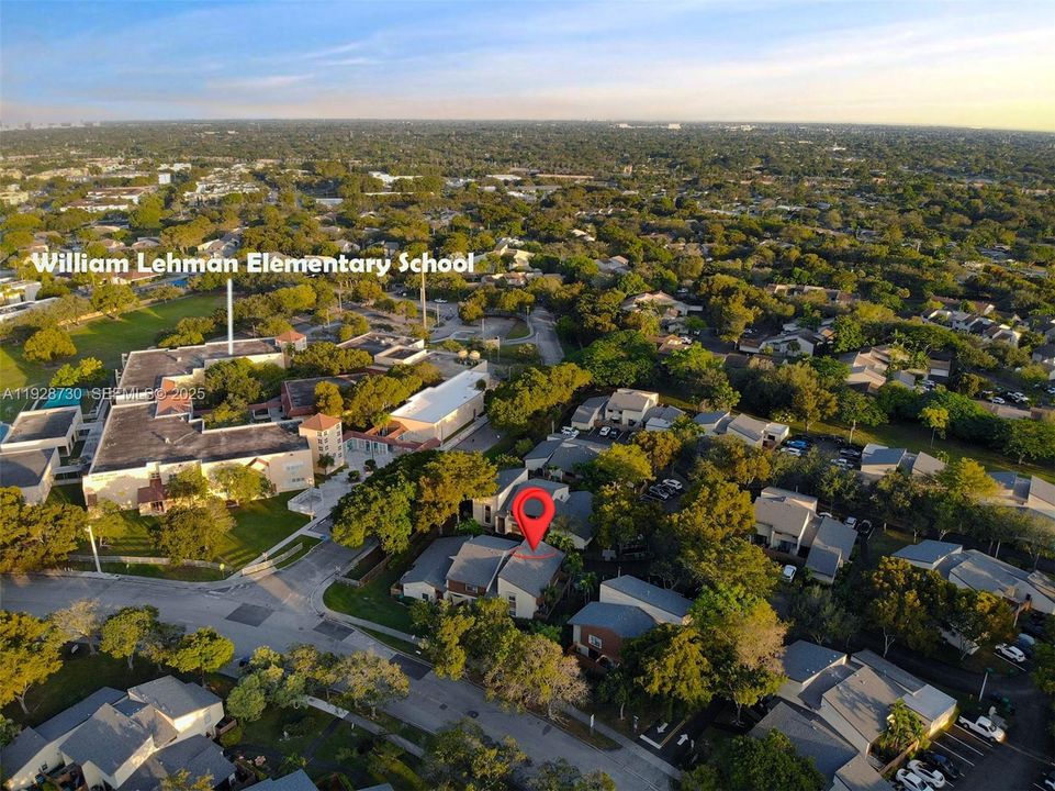 Под контрактом: $370,000 (2 спален, 1 ванн, 1100 Квадратных фут)