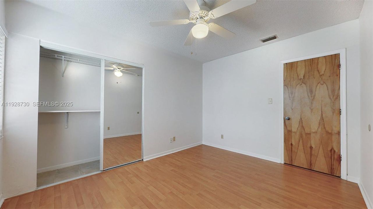 For Sale: $370,000 (2 beds, 1 baths, 1100 Square Feet)