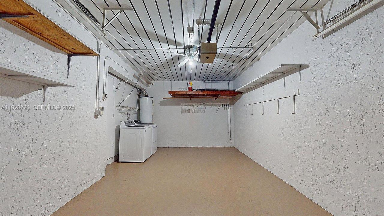 For Sale: $370,000 (2 beds, 1 baths, 1100 Square Feet)