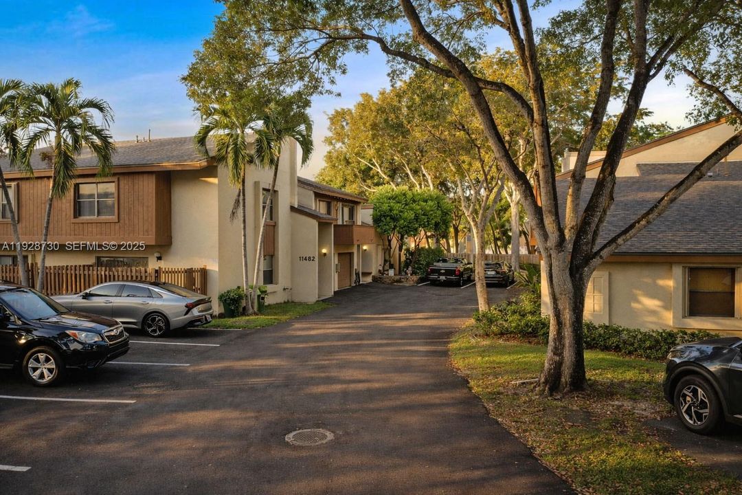 Под контрактом: $370,000 (2 спален, 1 ванн, 1100 Квадратных фут)