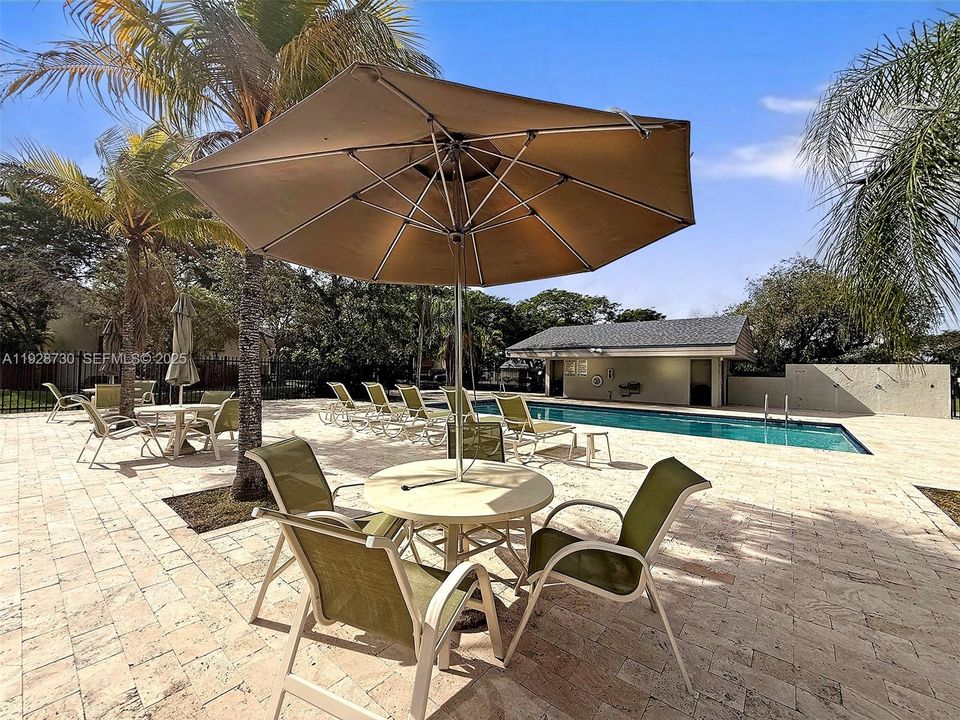 For Sale: $370,000 (2 beds, 1 baths, 1100 Square Feet)