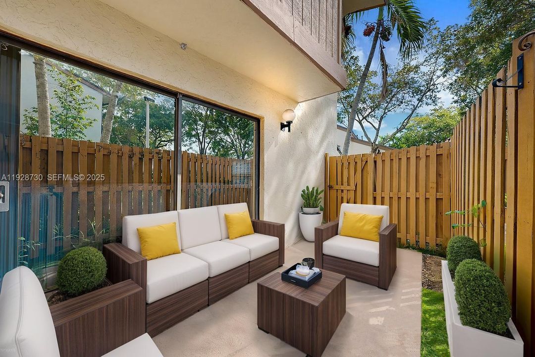 For Sale: $370,000 (2 beds, 1 baths, 1100 Square Feet)