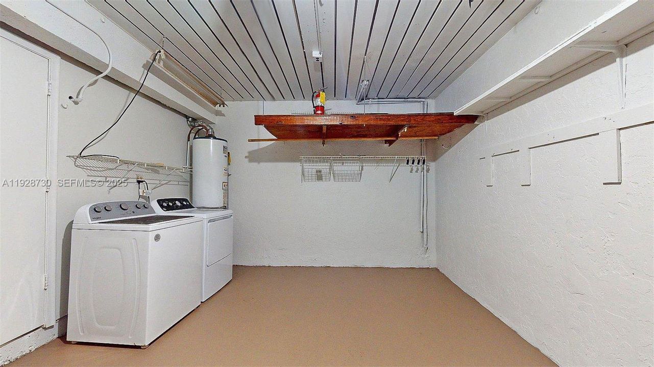 For Sale: $370,000 (2 beds, 1 baths, 1100 Square Feet)