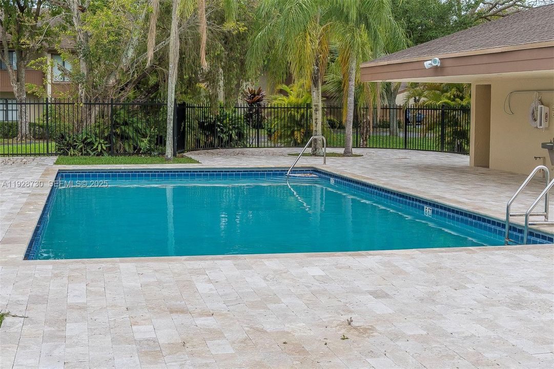 For Sale: $370,000 (2 beds, 1 baths, 1100 Square Feet)