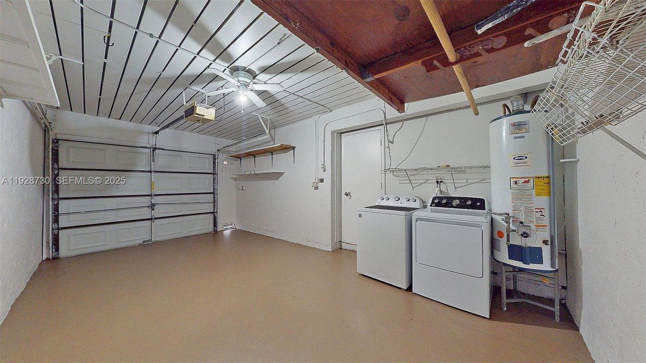 For Sale: $370,000 (2 beds, 1 baths, 1100 Square Feet)
