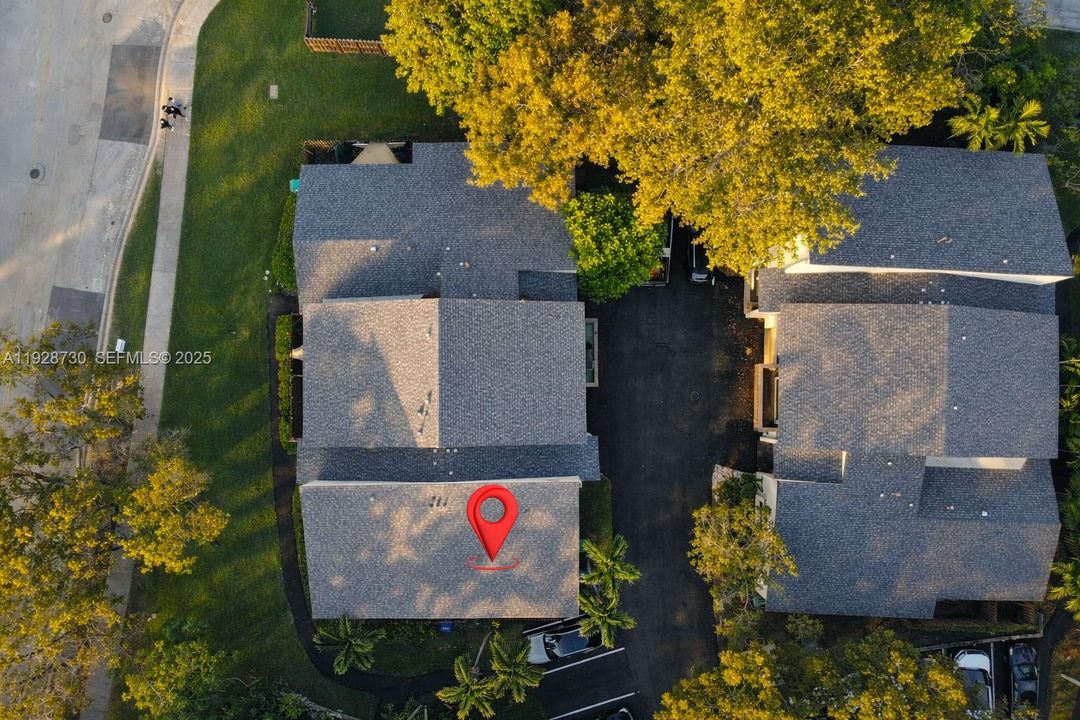 Под контрактом: $370,000 (2 спален, 1 ванн, 1100 Квадратных фут)