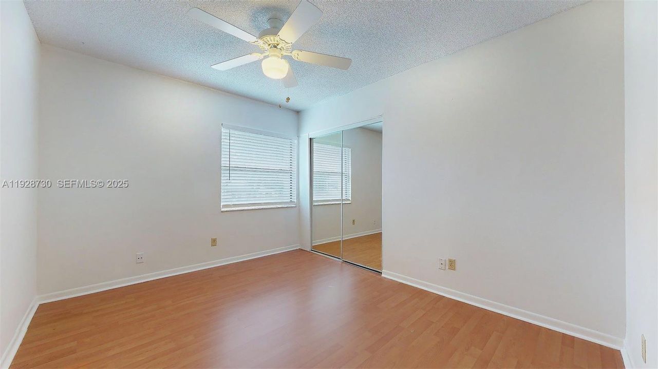 For Sale: $370,000 (2 beds, 1 baths, 1100 Square Feet)