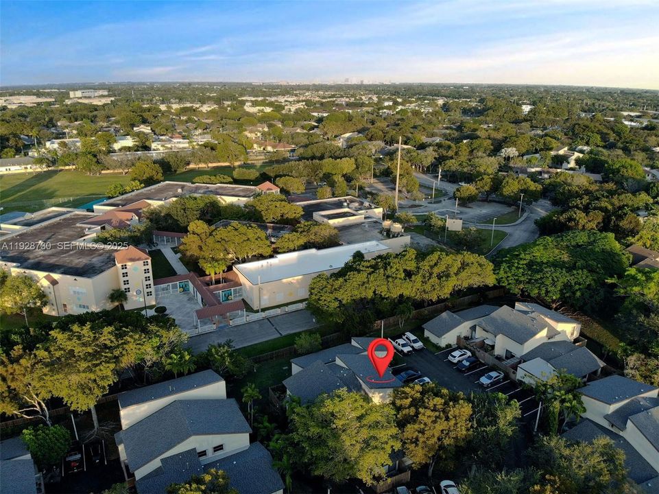 Под контрактом: $370,000 (2 спален, 1 ванн, 1100 Квадратных фут)