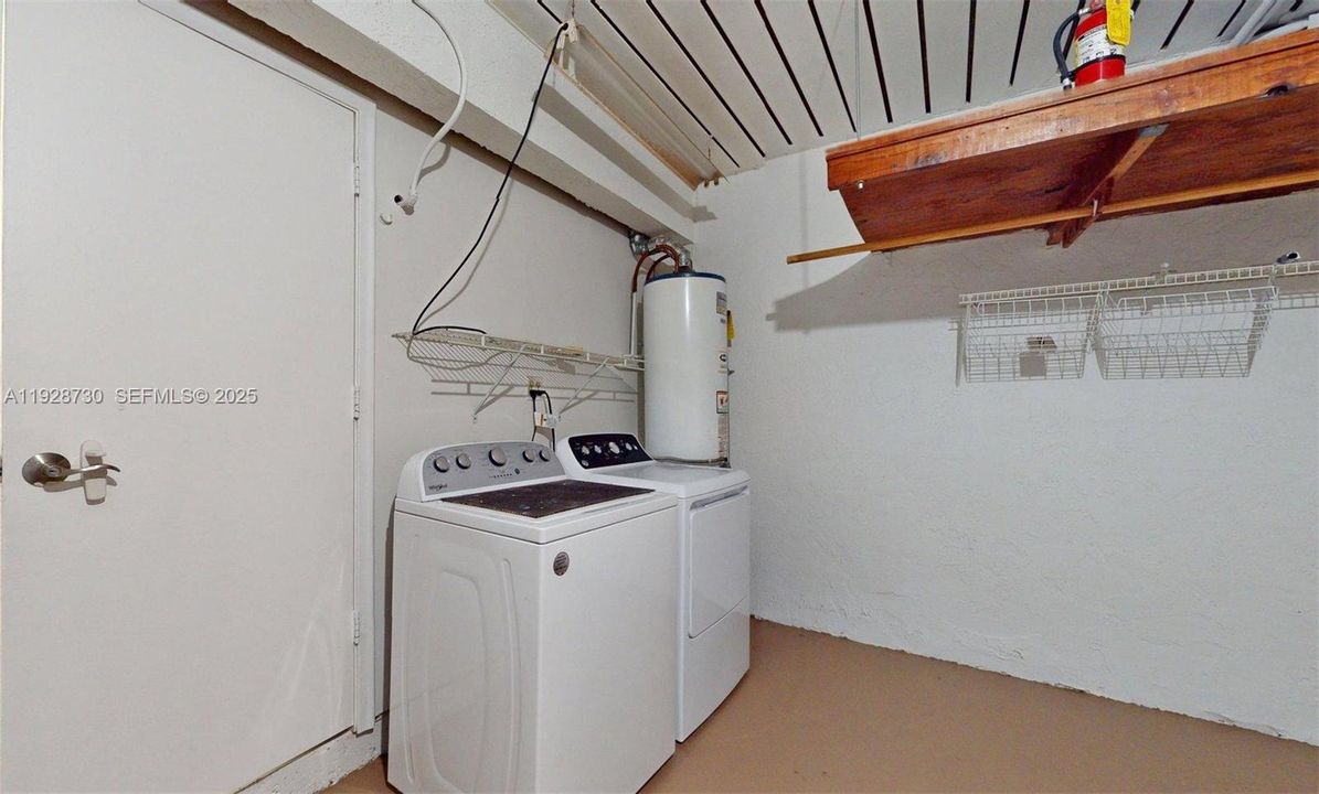 For Sale: $370,000 (2 beds, 1 baths, 1100 Square Feet)