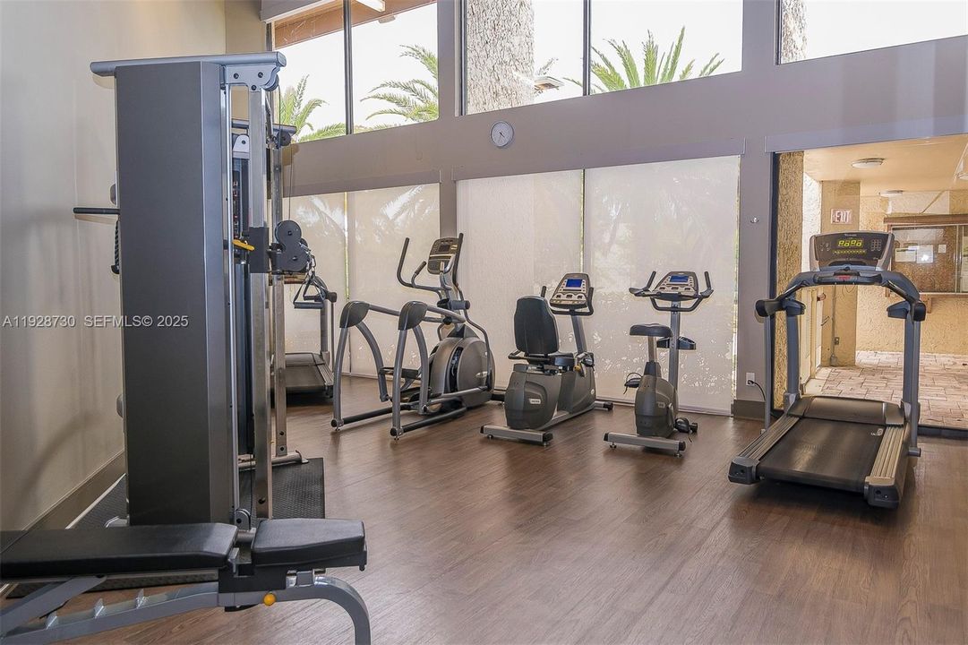 For Sale: $370,000 (2 beds, 1 baths, 1100 Square Feet)