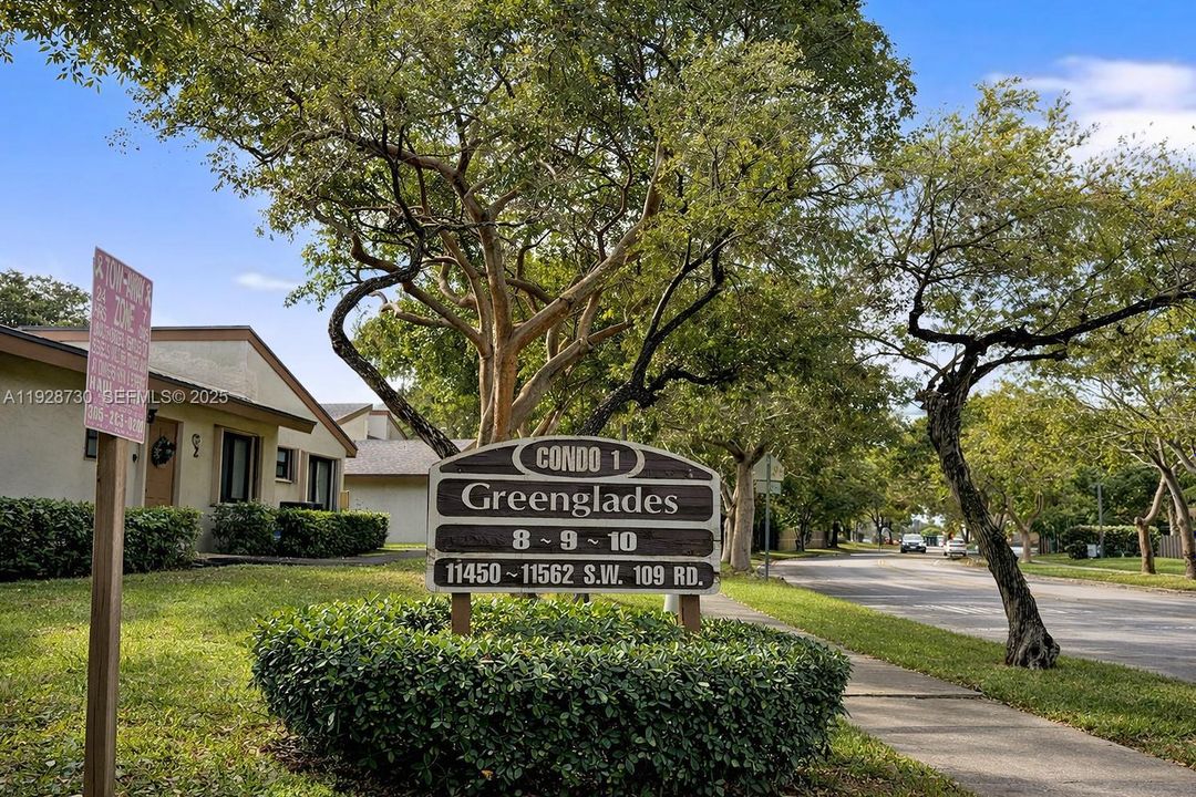 For Sale: $370,000 (2 beds, 1 baths, 1100 Square Feet)