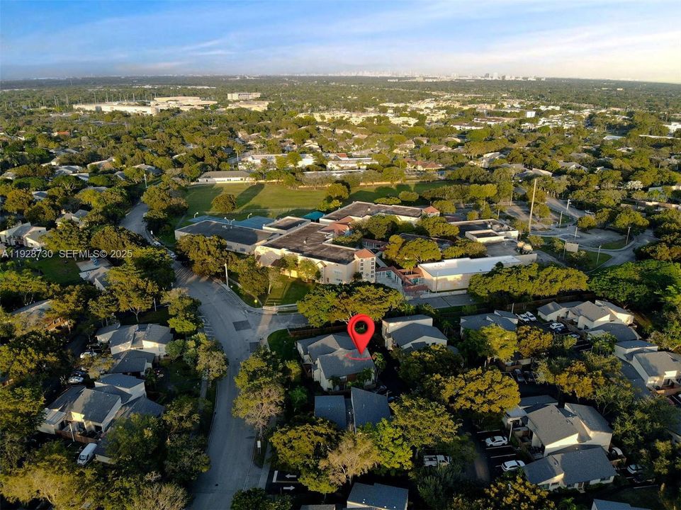 Под контрактом: $370,000 (2 спален, 1 ванн, 1100 Квадратных фут)