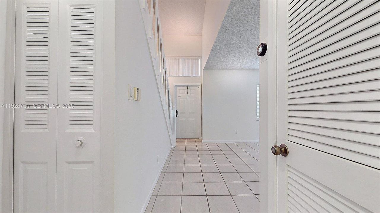 For Sale: $370,000 (2 beds, 1 baths, 1100 Square Feet)