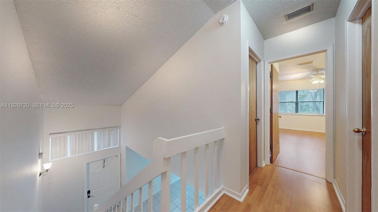 For Sale: $370,000 (2 beds, 1 baths, 1100 Square Feet)