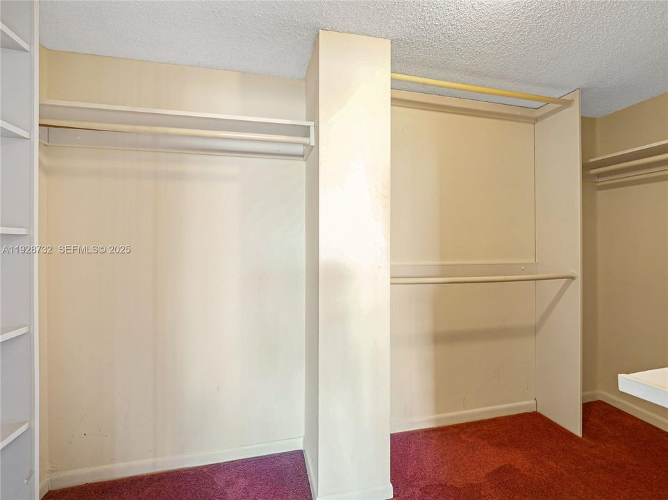 For Sale: $189,900 (1 beds, 1 baths, 1162 Square Feet)